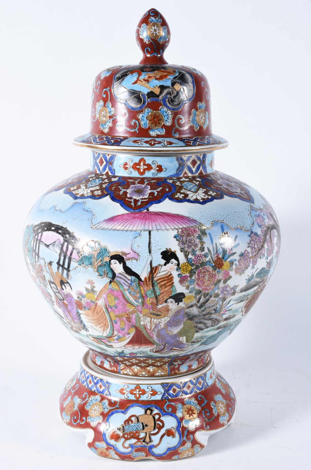 Potiche de porcelana oriental com base e tampa, decorada com figuras... - foto 2 de 10