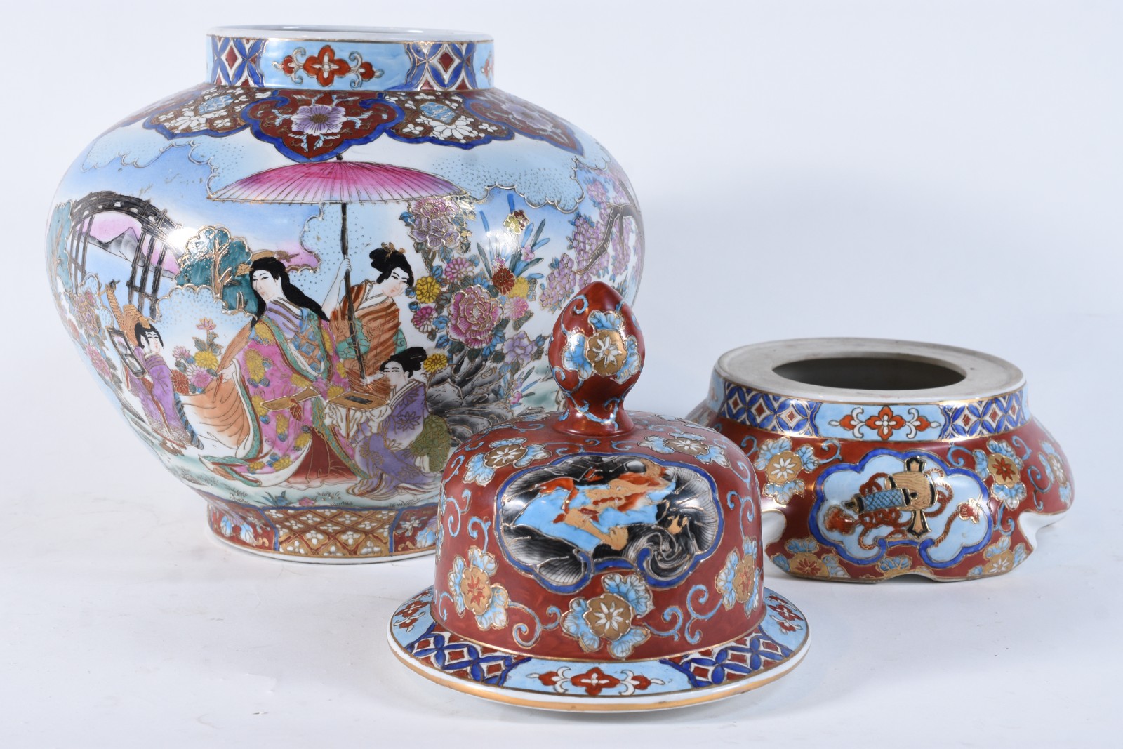 Potiche de porcelana oriental com base e tampa, decorada com figuras... - foto 8 de 10