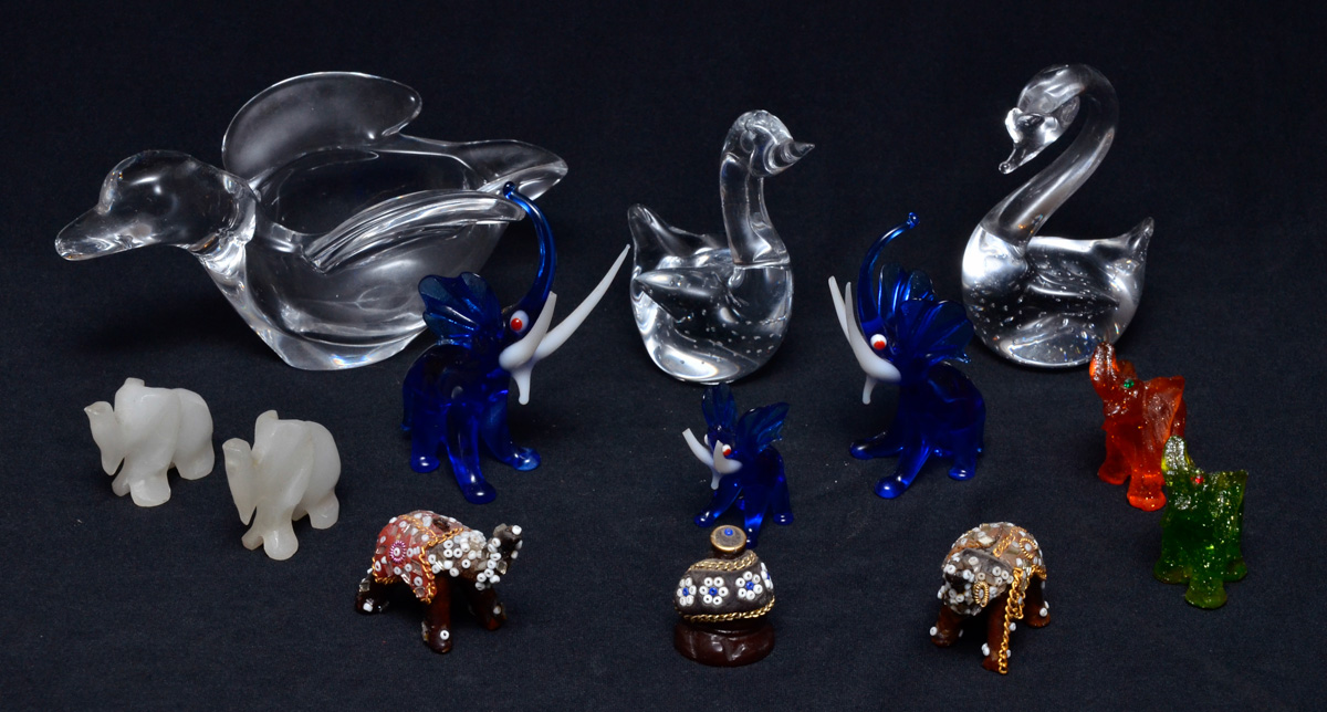 Treze miniaturas de animais diversos de cristal.(pequenos defeitos)