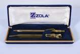Caneta e lapiseira de metal dourado, marca "Zol... - Caneta e lapiseira de metal dourado, marca "Zola", no estojo.