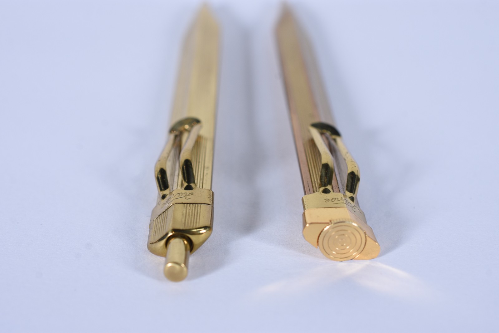 Caneta e lapiseira de metal dourado, marca "Zola", no estojo. - foto 4 de 8