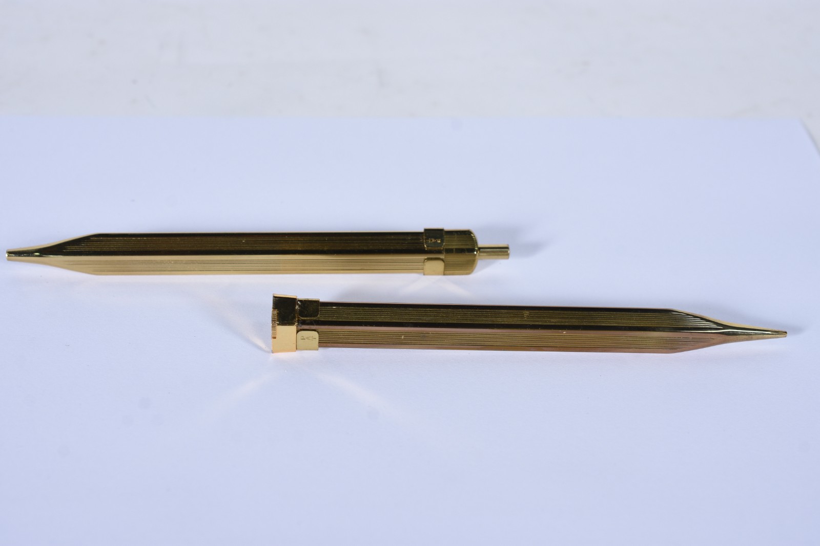Caneta e lapiseira de metal dourado, marca "Zola", no estojo. - foto 5 de 8