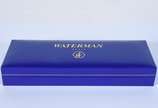 Waterman (1883),  - Caneta tinteiro francesa de metal dourado e preto, no estojo.