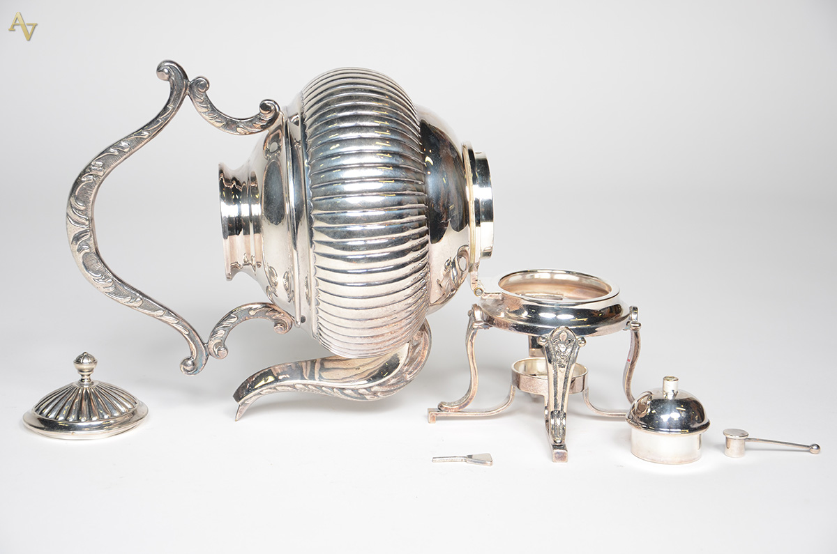 Samovar de metal prateado estilo ingles, corpo gomado, alça... - foto 2 de 2