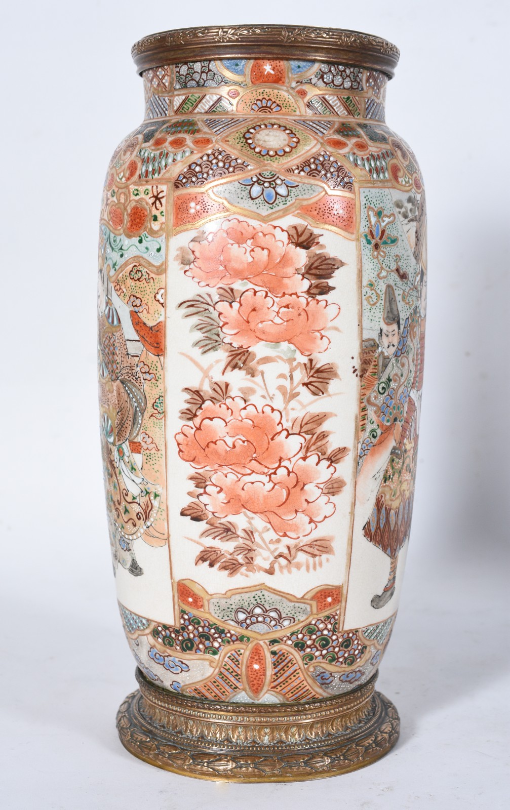 Vaso de porcelana japonesa Satzuma ricamente decorado com figuras... - foto 6 de 11