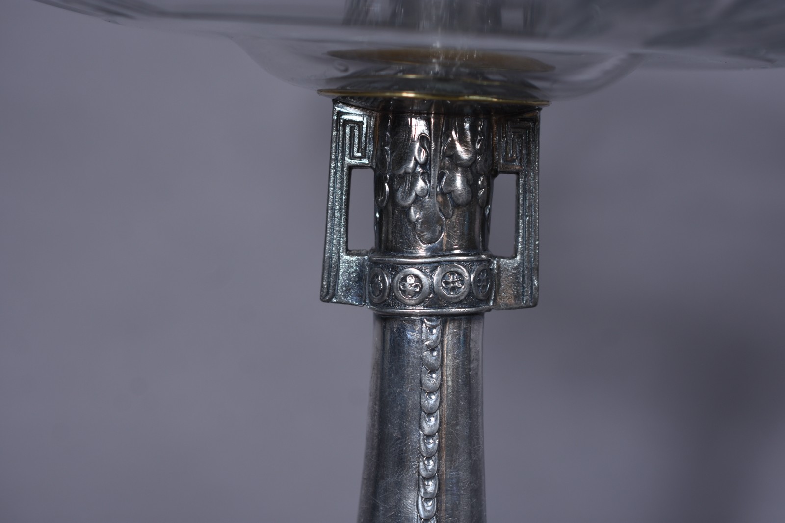 Par de fruteiras Art Nouveau de pé alto em metal prateado com... - foto 9 de 11