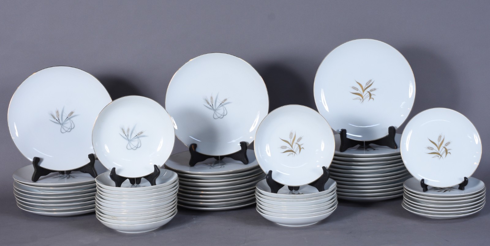 Dois serviços de jantar de porcelana japonesa MEITO, pintados a mão... - foto 3 de 6