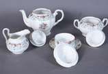 Serviço para chá de porcelana inglesa "Tuscan F... - Serviço para chá de porcelana inglesa "Tuscan Fine Bone China" composto de: 3 xicaras de chá com pires, prato para petit four, 6 pratos para bol...