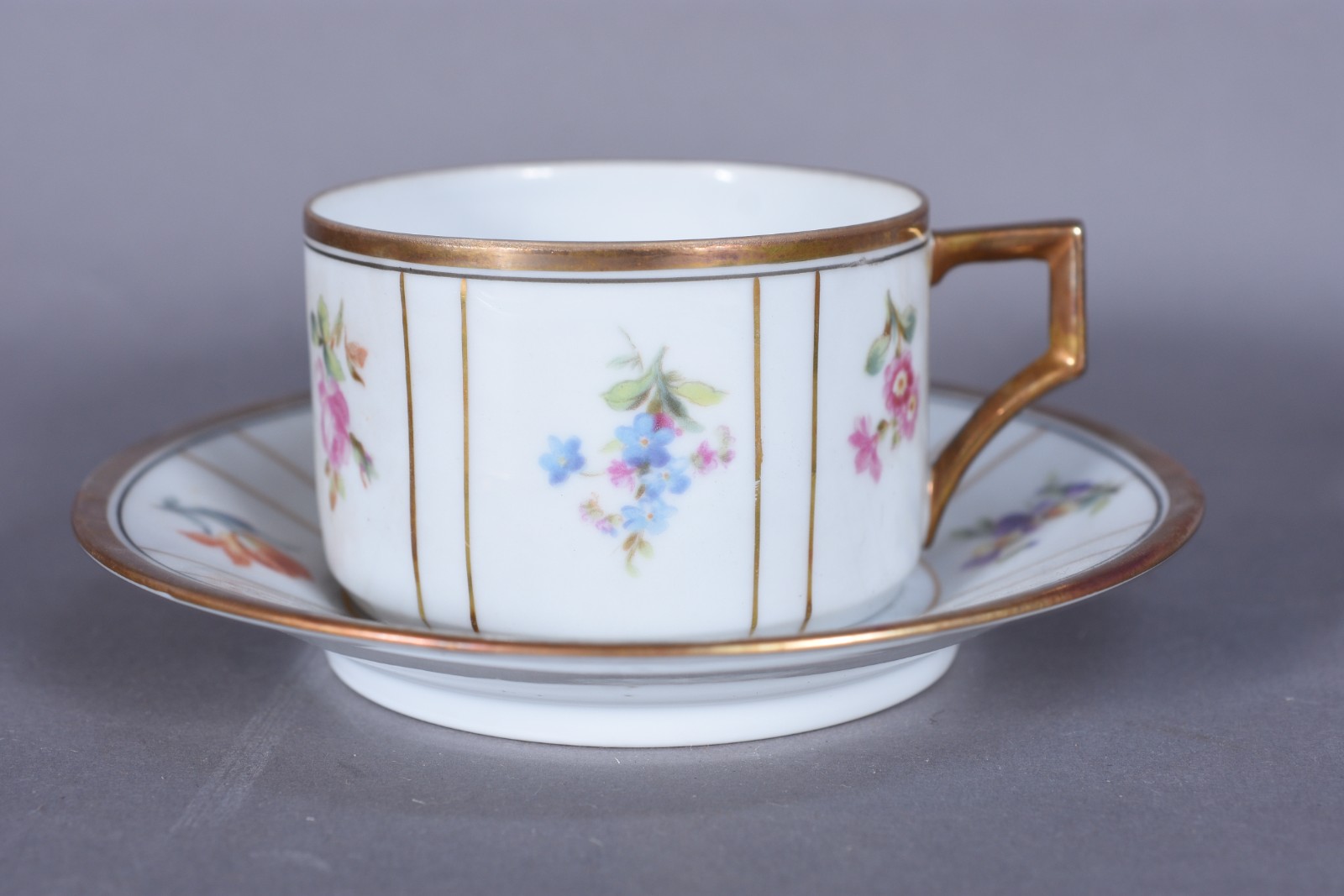 Aparelho de jantar e café de porcelana Renner na cor branca com friso... - foto 2 de 10