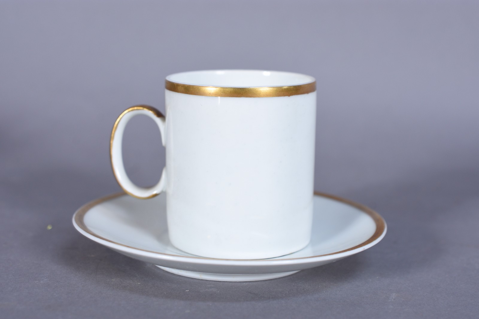 Aparelho de jantar e café de porcelana Renner na cor branca com friso... - foto 3 de 10