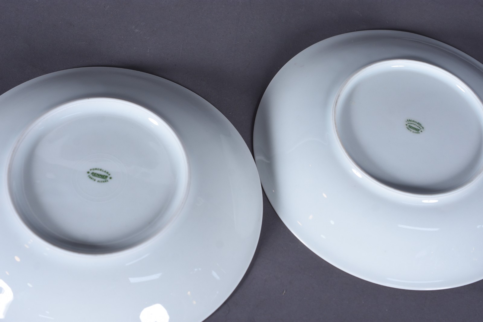 Aparelho de jantar e café de porcelana Renner na cor branca com friso... - foto 7 de 10