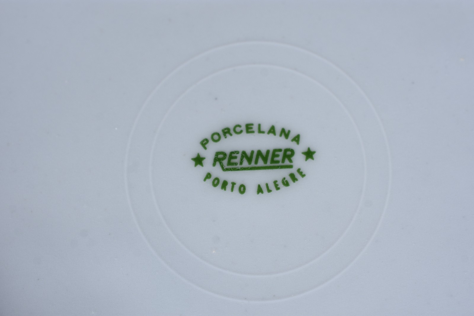 Aparelho de jantar e café de porcelana Renner na cor branca com friso... - foto 8 de 10