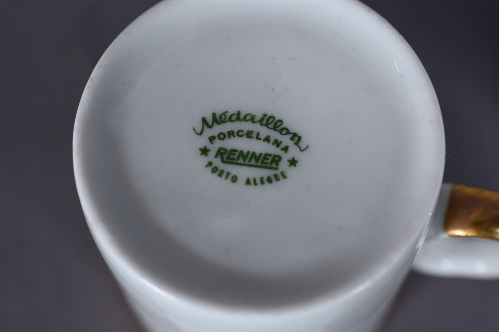 Aparelho de jantar e café de porcelana Renner na cor branca com friso... - foto 9 de 10
