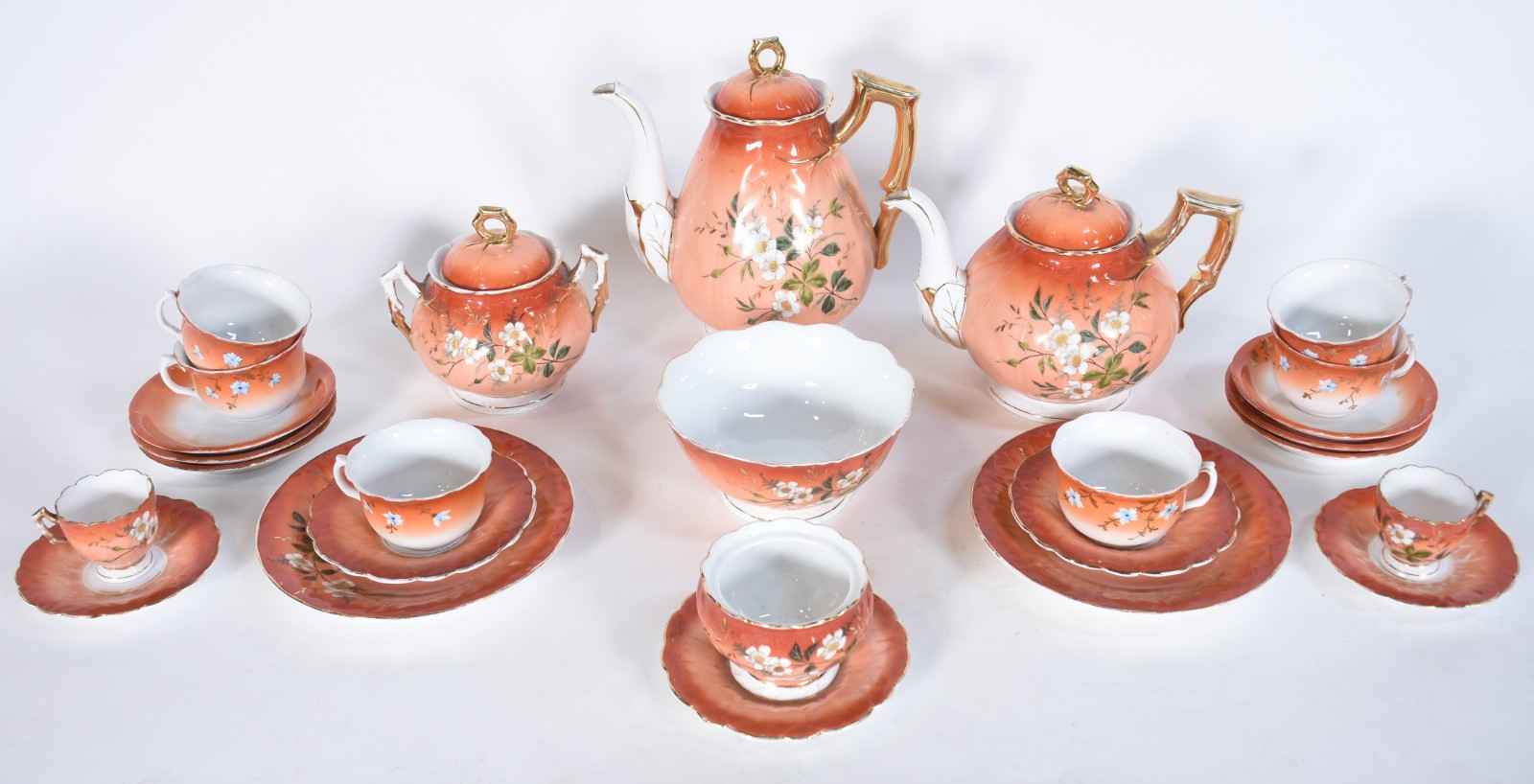 Serviço de chá de porcelana francesa na cor coral com flores em... - foto 2 de 6