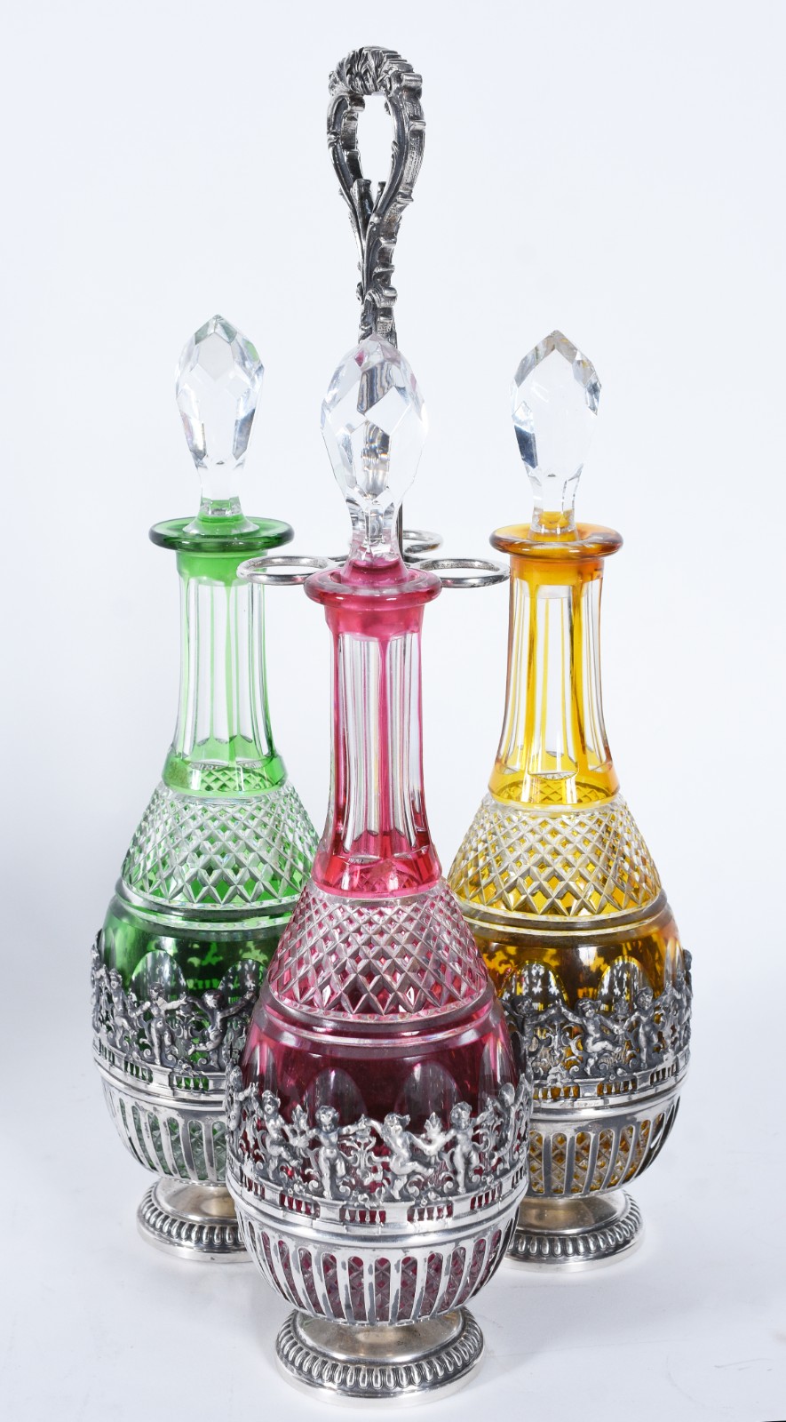 Belíssimo conjunto com 3 garrafas de cristal europeu lapidado doublé... - foto 1 de 10