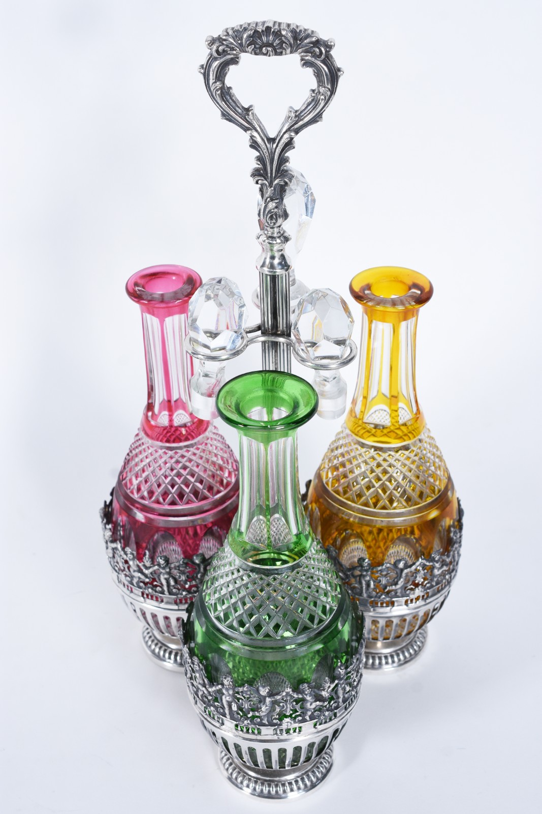 Belíssimo conjunto com 3 garrafas de cristal europeu lapidado doublé... - foto 3 de 10