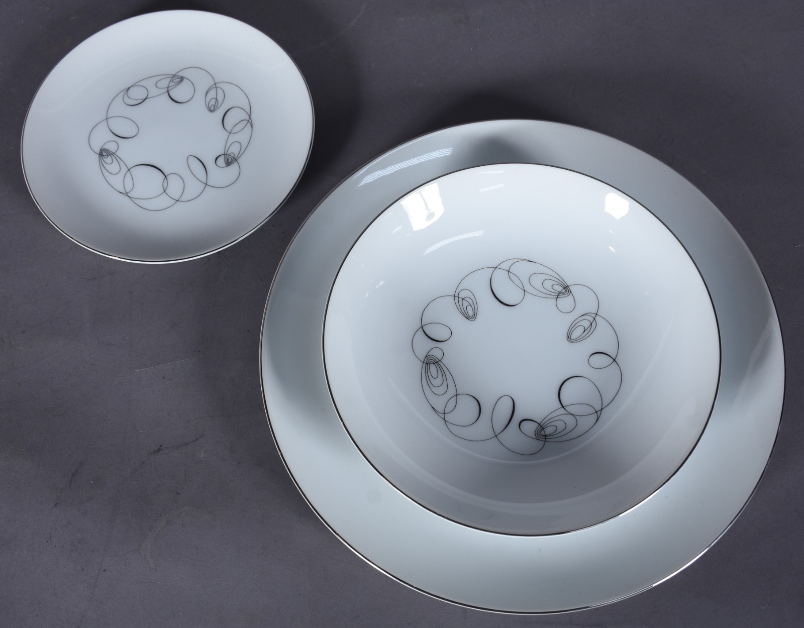 Serviço de jantar de porcelana japonesa MEITO, na cor branca decorada... - foto 3 de 7