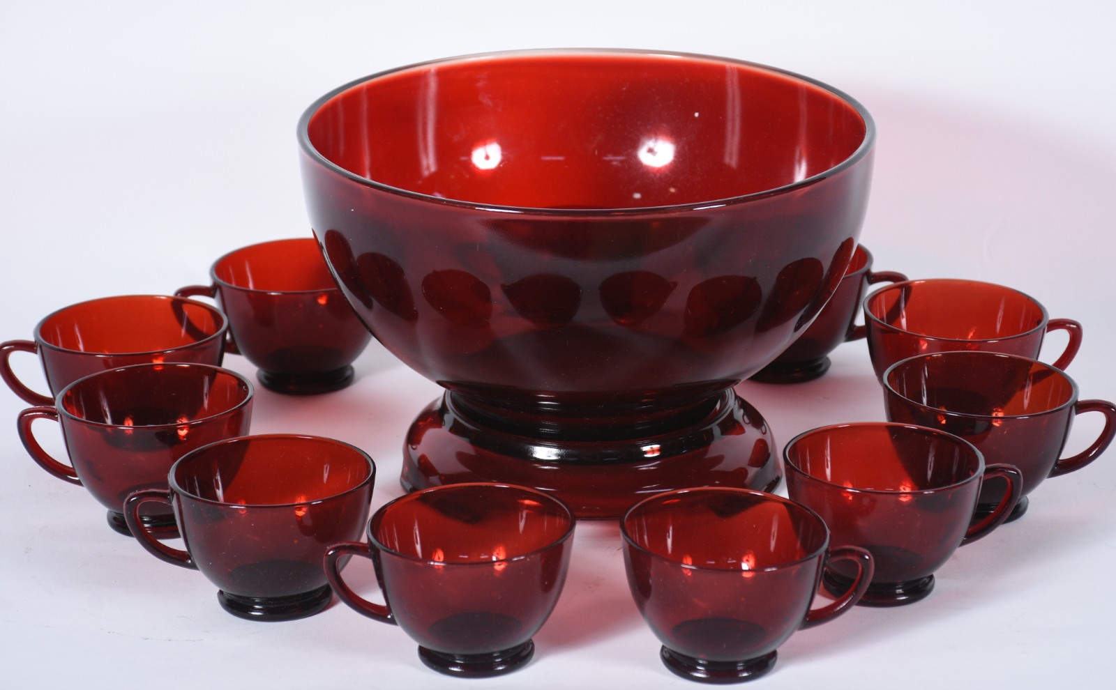 Conjunto de vidro vermelho sendo bowl e 11 canecas. Total: 12 peças. - foto 1 de 5