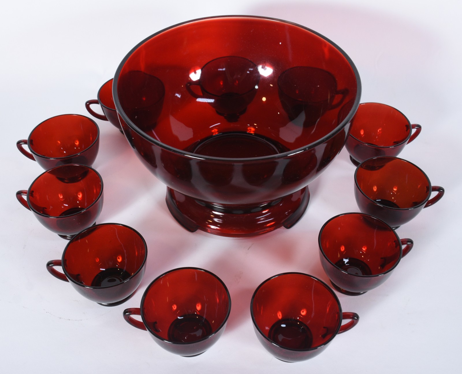Conjunto de vidro vermelho sendo bowl e 11 canecas. Total: 12 peças. - foto 3 de 5