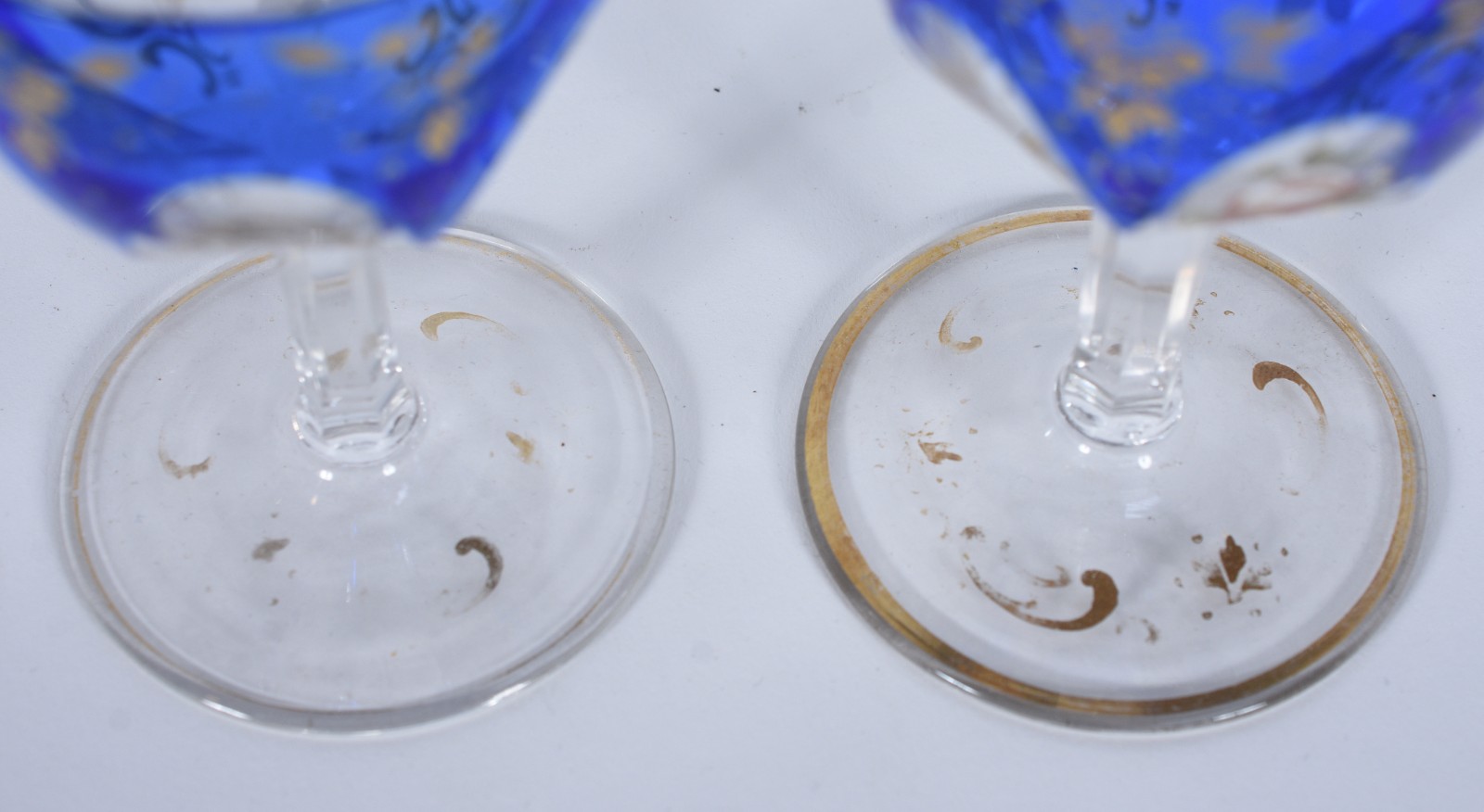 Licoreira com 5 cálices de cristal facetado doublé azul com pequenas... - foto 6 de 10