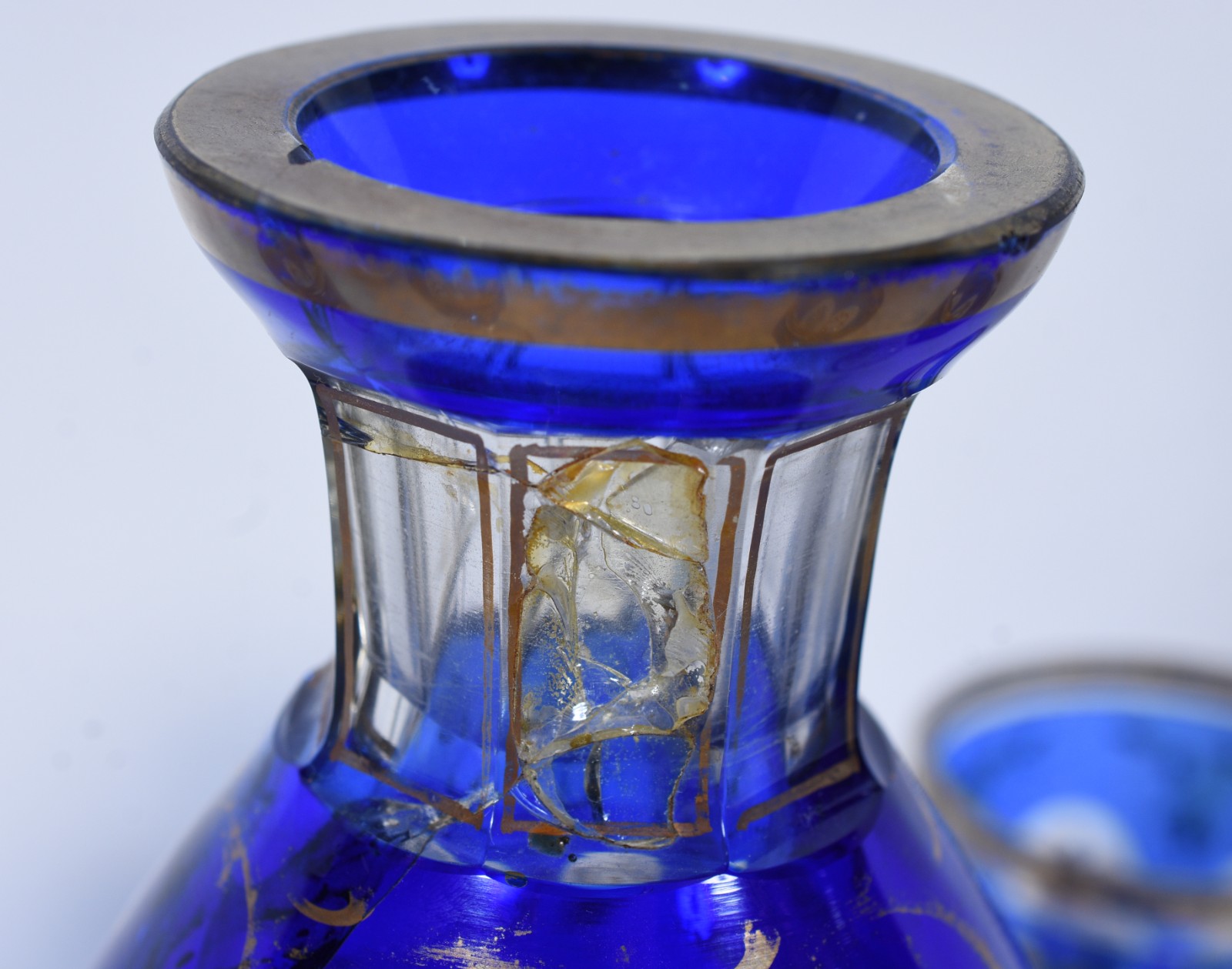 Licoreira com 5 cálices de cristal facetado doublé azul com pequenas... - foto 10 de 10