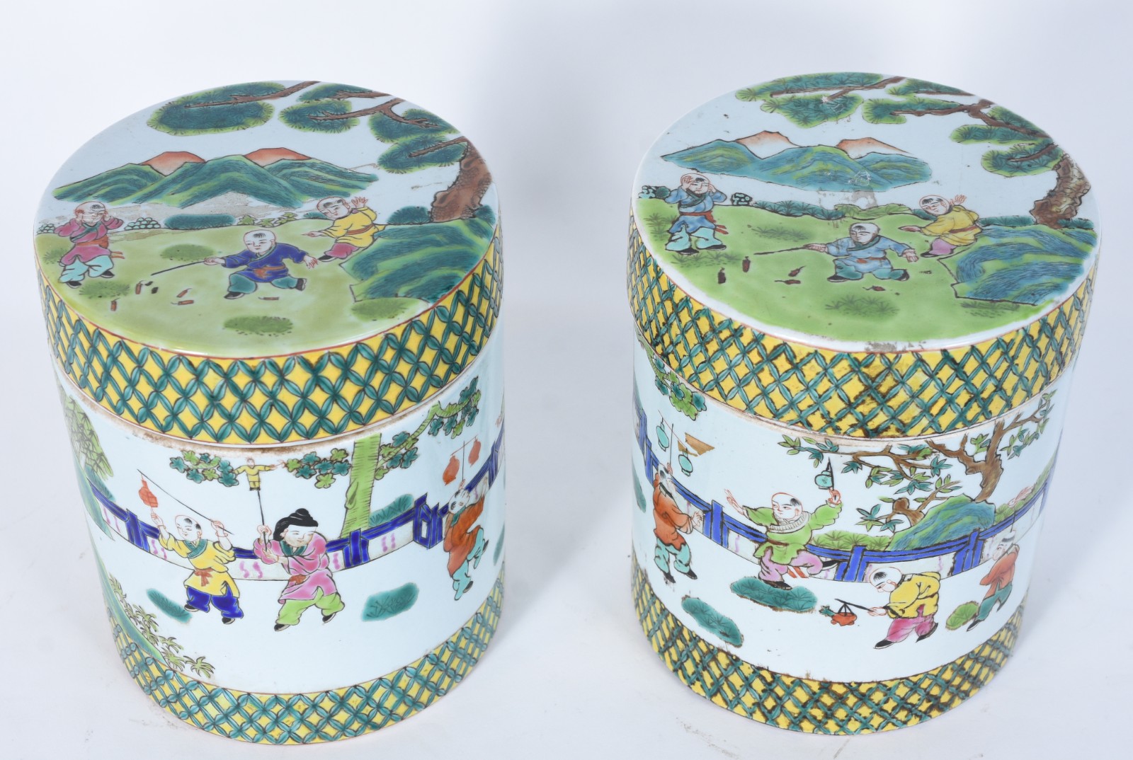 Par de potiches de porcelana oriental decorados com figuras em... - foto 1 de 7