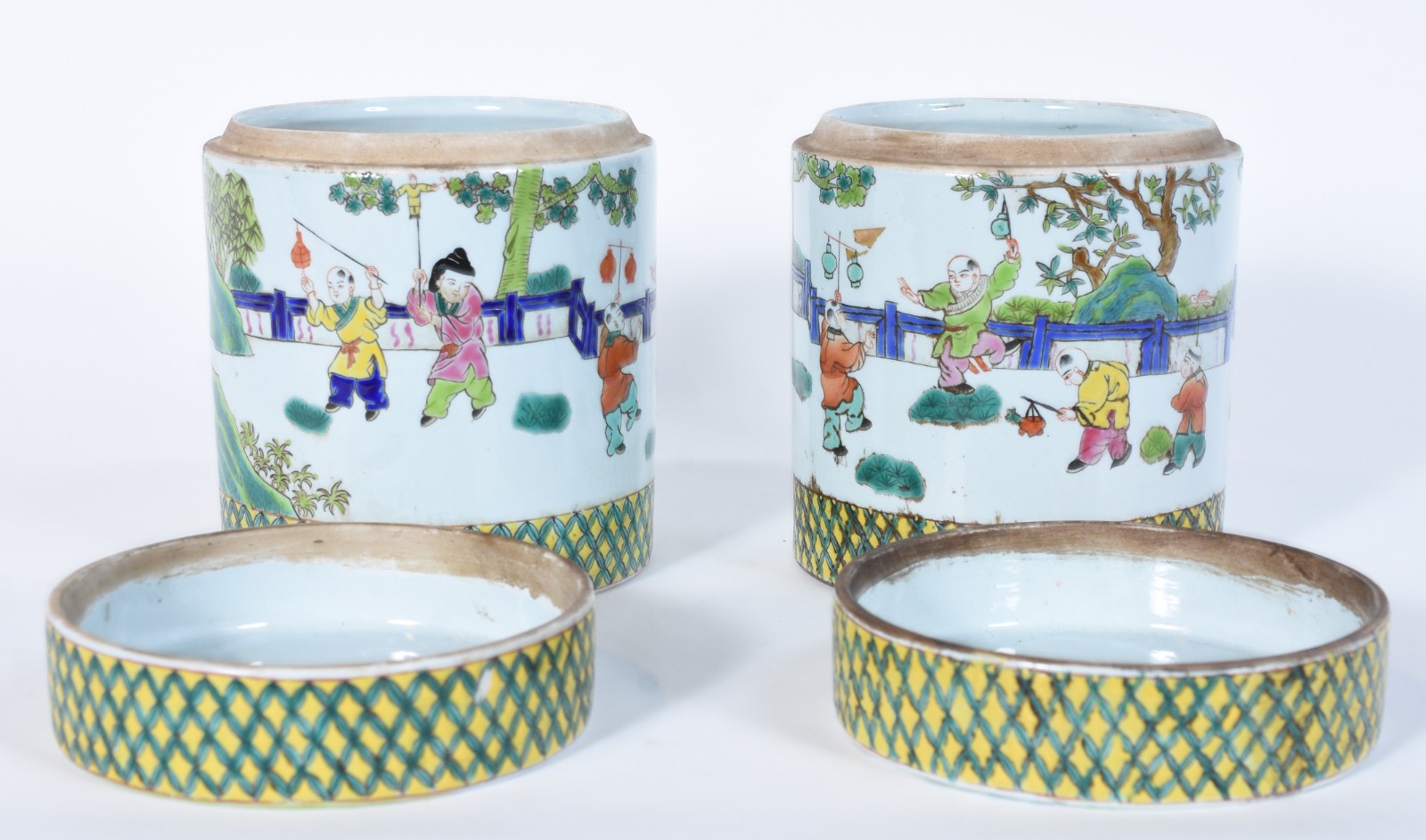 Par de potiches de porcelana oriental decorados com figuras em... - foto 3 de 7