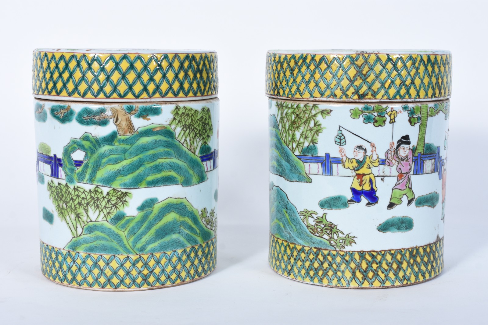 Par de potiches de porcelana oriental decorados com figuras em... - foto 5 de 7