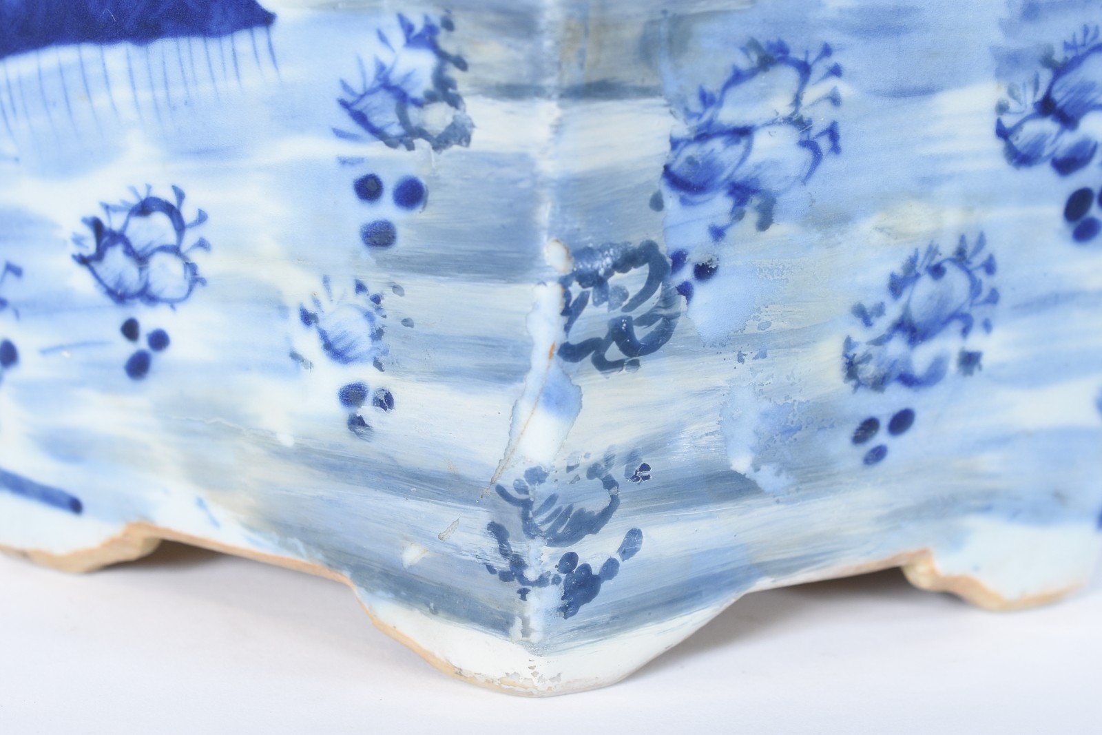 Cachepot de porcelana oriental decorado com paisagem em azul e... - foto 8 de 8