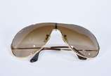 RAY BAN,  - Óculos de sol, no estojo. Com alguns arranhões.