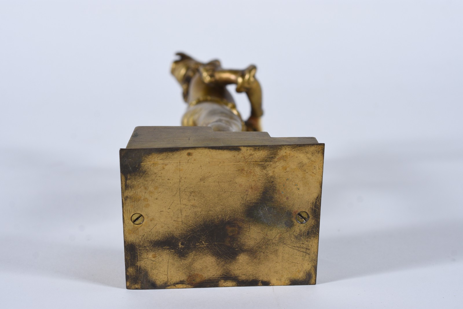Escultura de bronze e marfim representa figura com bandolim. - foto 8 de 8