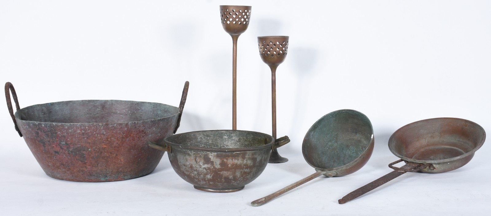 Diversas peças de cobre, sendo: 2 tachos, 2 panelinhas de cobre e par... - foto 1 de 6