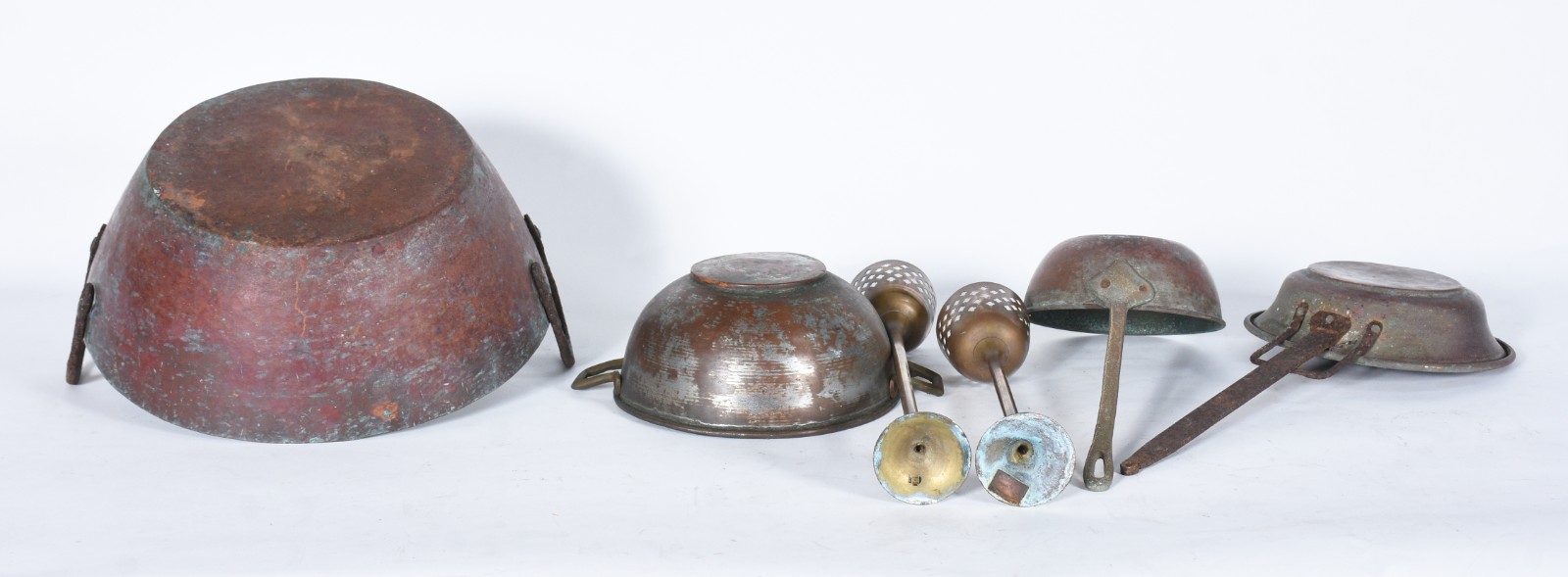 Diversas peças de cobre, sendo: 2 tachos, 2 panelinhas de cobre e par... - foto 4 de 6