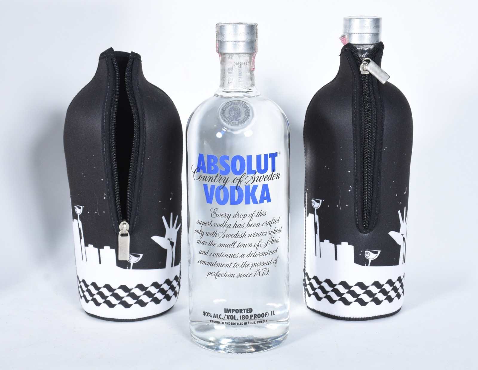 Duas garrafas de vodka Absolut, 1 litro cada. - foto 3 de 3