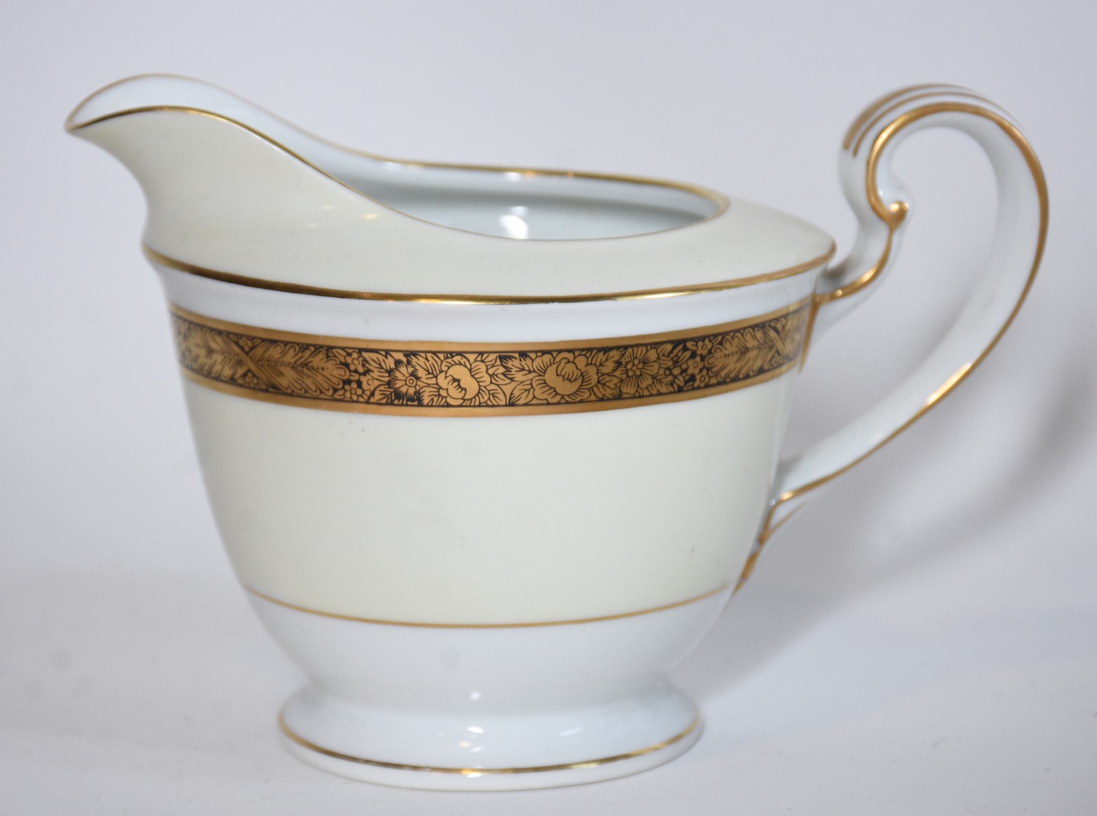 Aparelho de jantar de porcelana Noritake composto de: 24 pratos... - foto 4 de 11