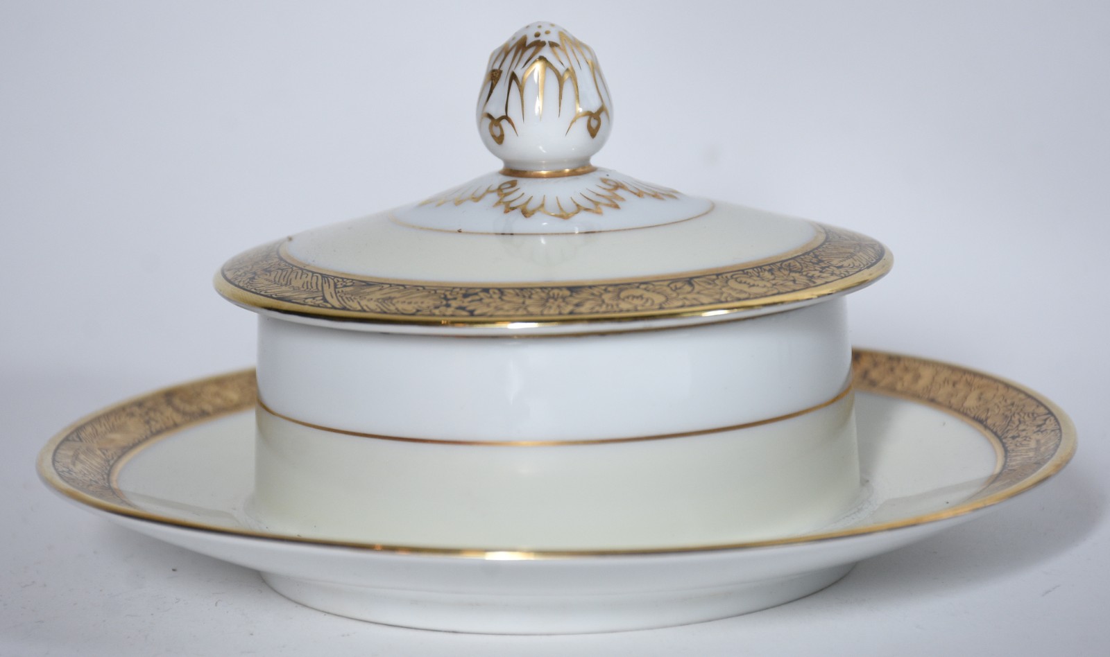 Aparelho de jantar de porcelana Noritake composto de: 24 pratos... - foto 5 de 11