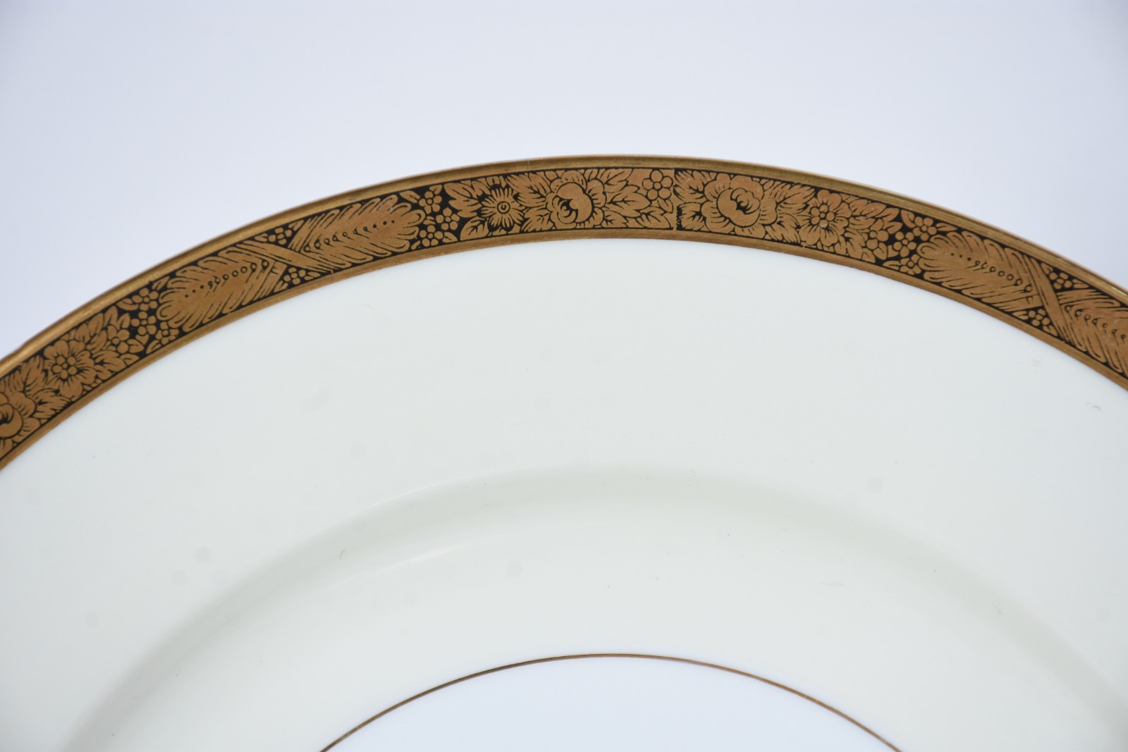 Aparelho de jantar de porcelana Noritake composto de: 24 pratos... - foto 8 de 11