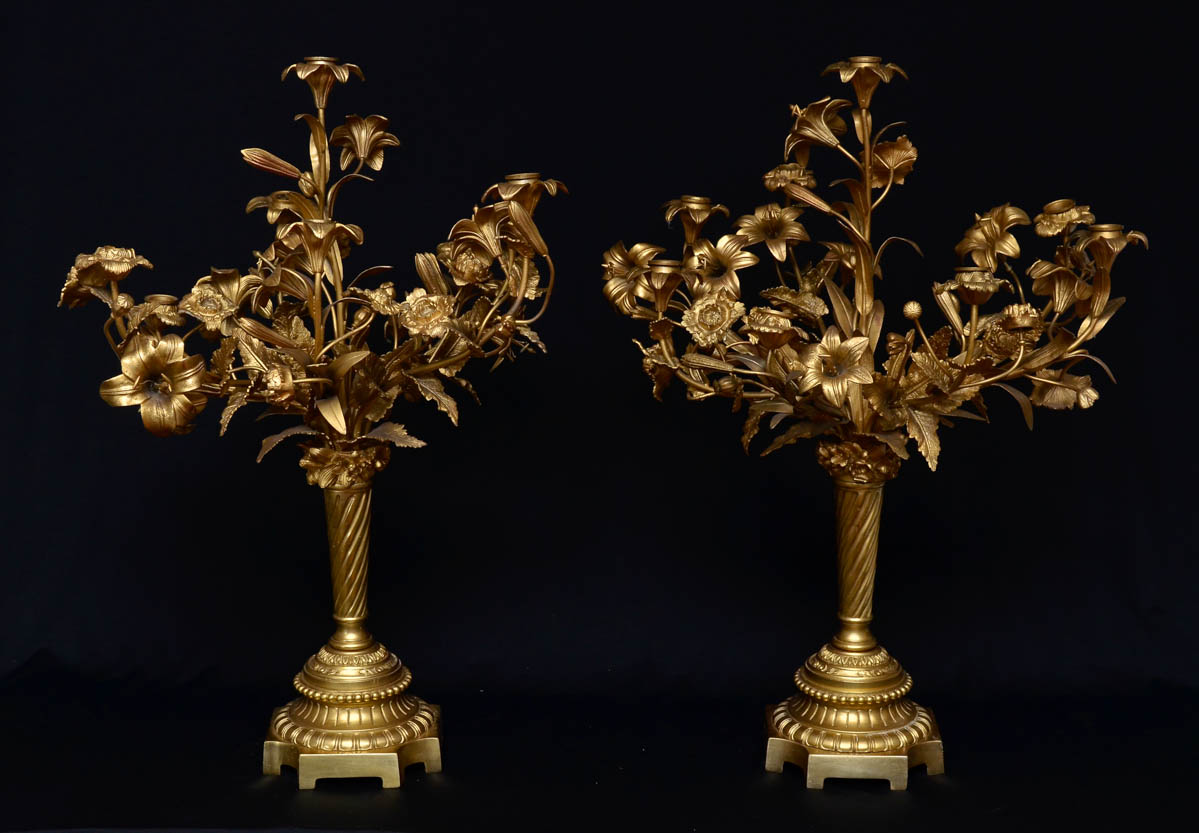 Par de excepcionais candelabros de bronze frances, para 8 velas cada...