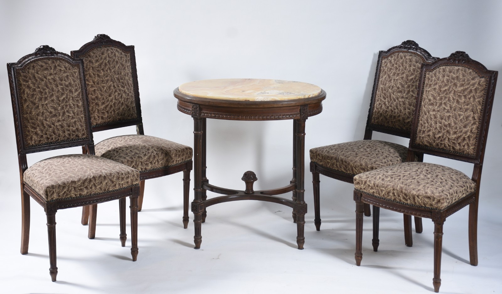 Conjunto com mesa de apresentação no feitio oval, tampo de mármore... - foto 1 de 8