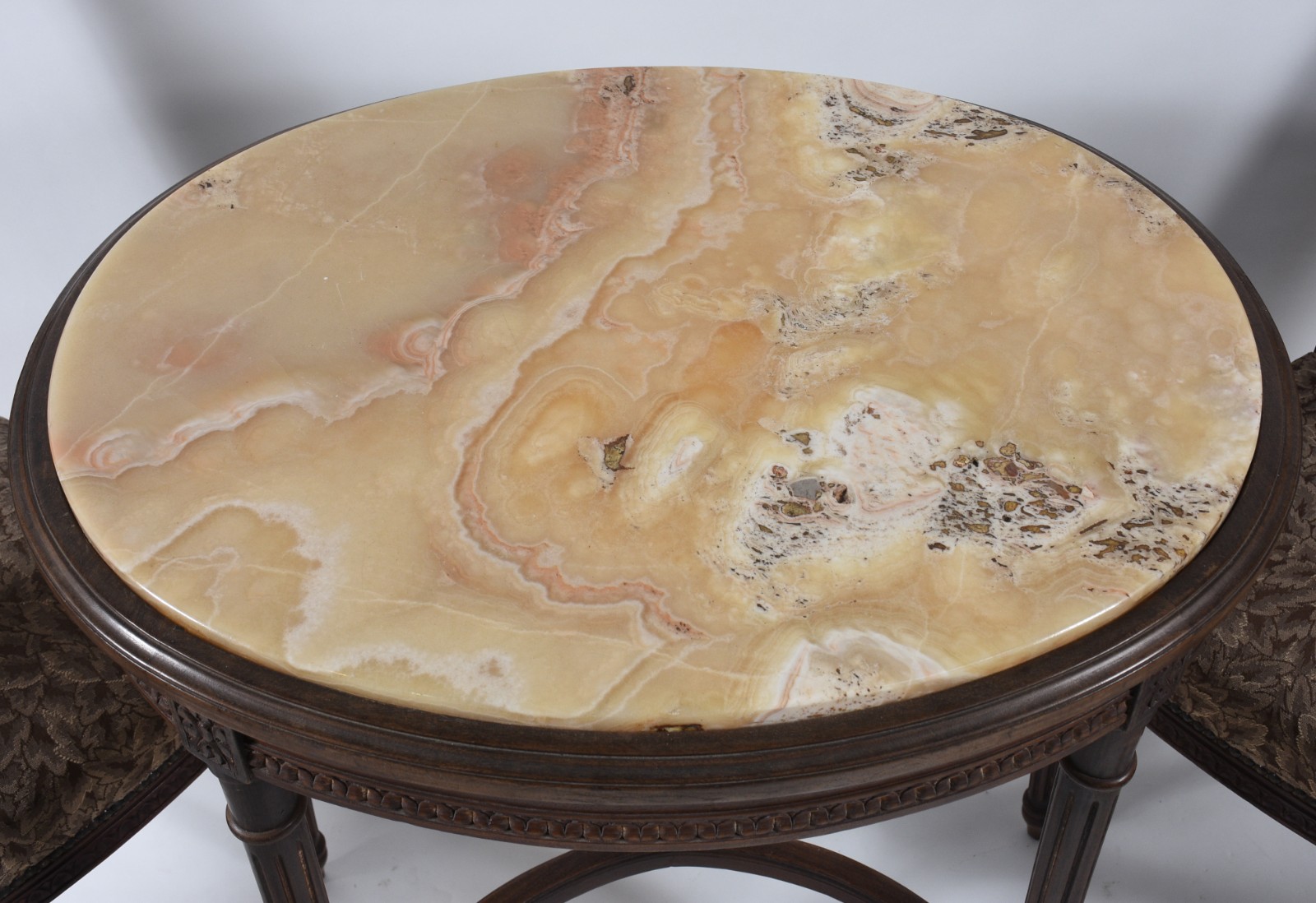 Conjunto com mesa de apresentação no feitio oval, tampo de mármore... - foto 7 de 8