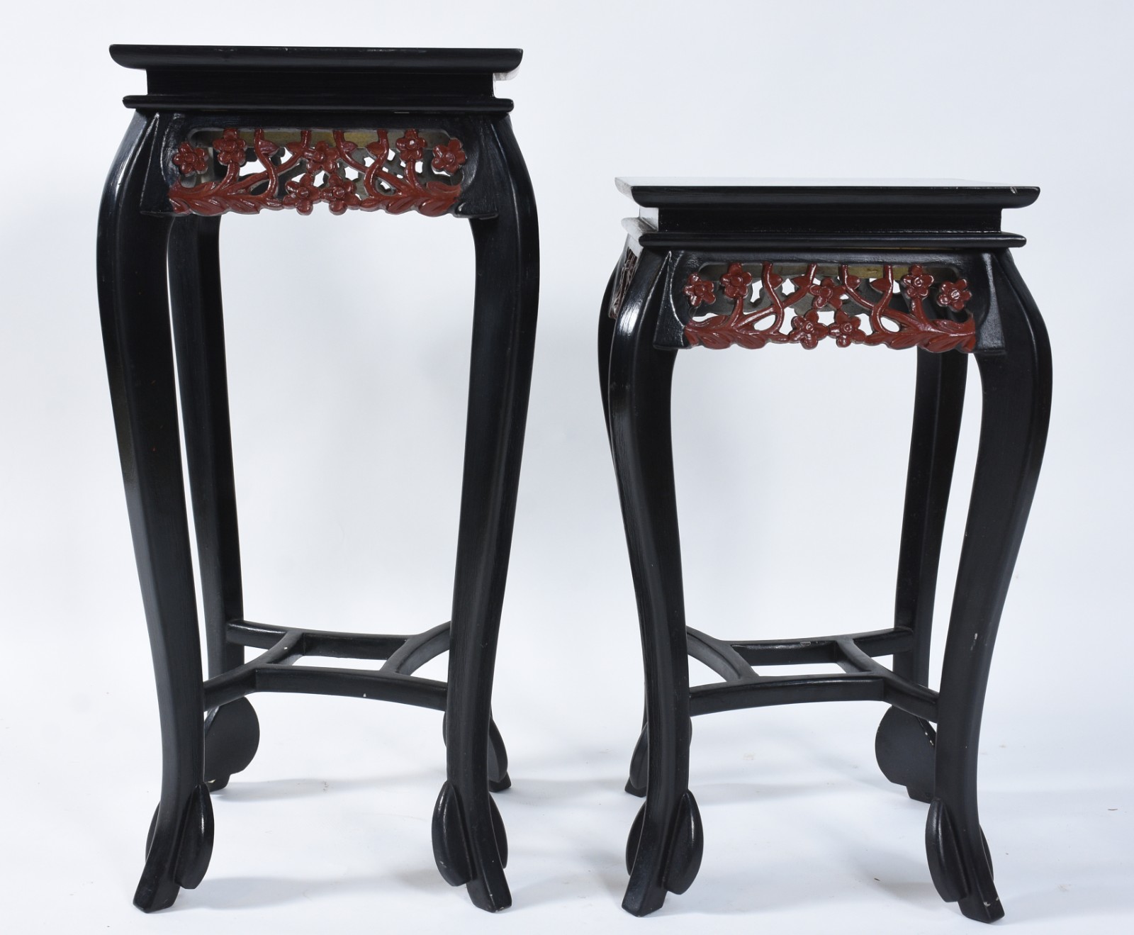 Par de colunas orientais de madeira pintada de preto, saias com... - foto 2 de 6