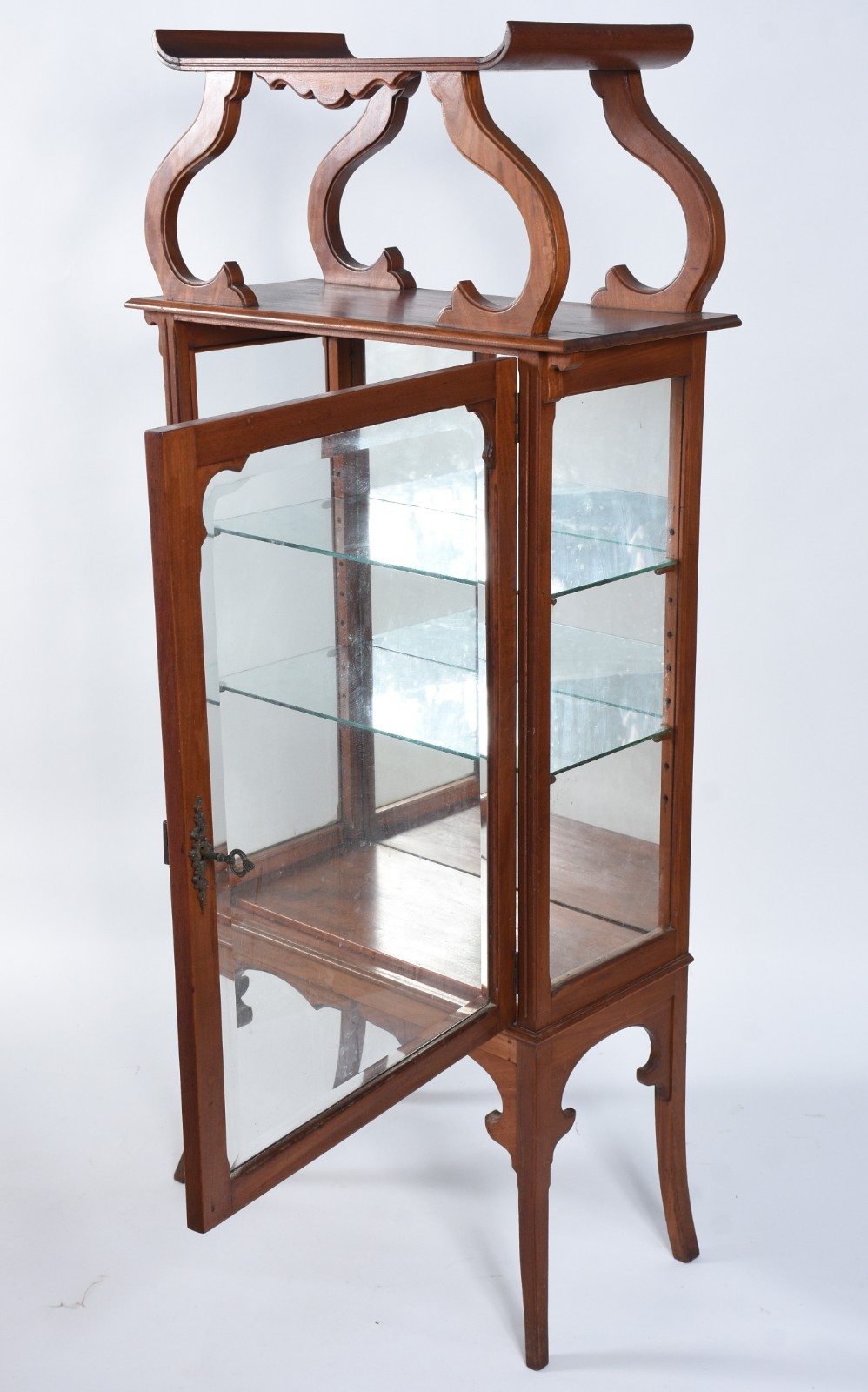Vitrine de madeira nobre estilo Art Nouveau, prateleiras internas de... - foto 2 de 7