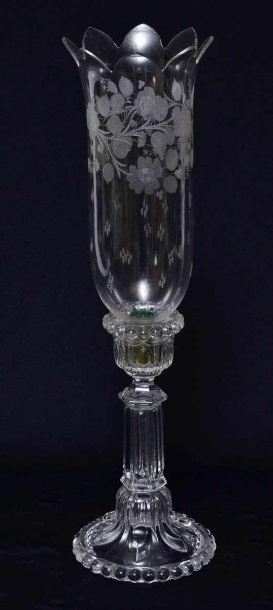 BACARAT - Castiçal com manga de cristal frances. Alt. total: 47,5 cm.