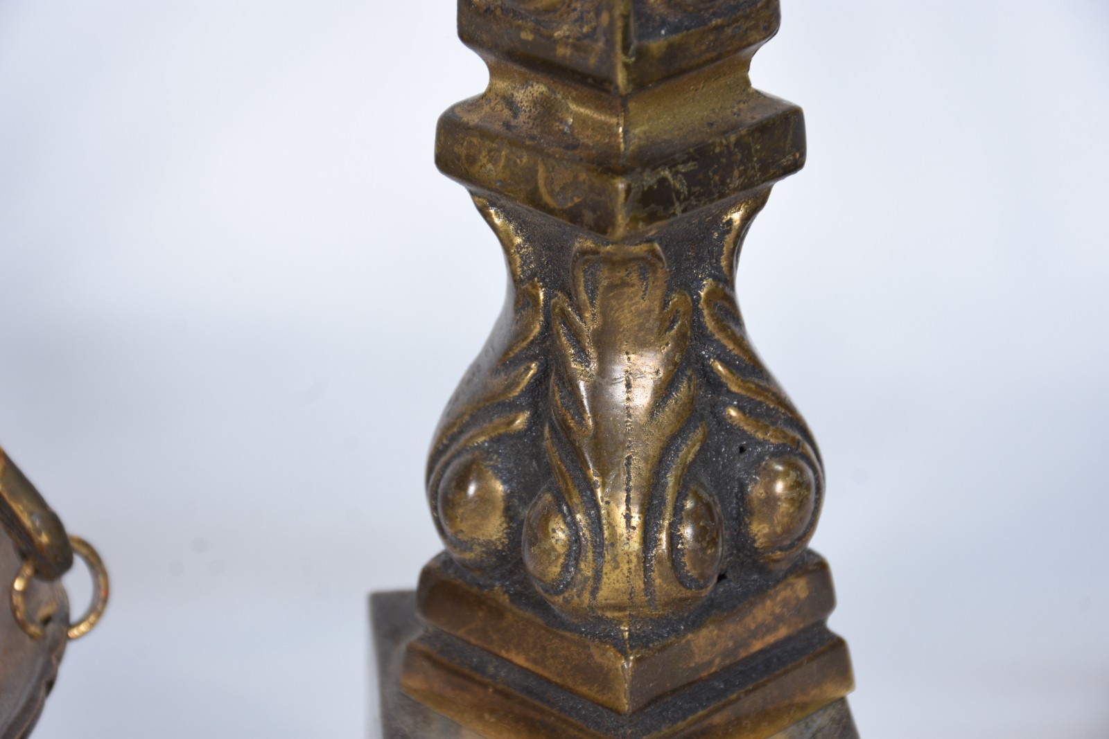 Balança decorativa de metal dourado. - foto 4 de 4