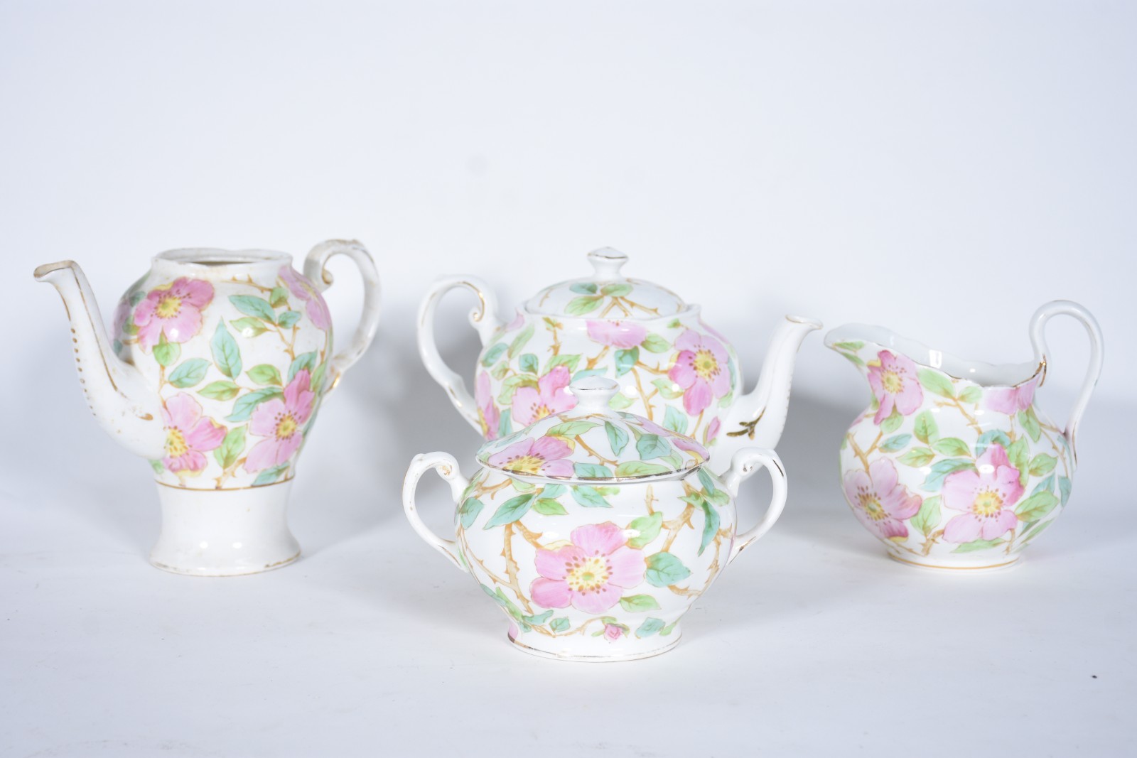 Serviço de chá de faiança inglesa "Tuscan", decoração floral em... - foto 2 de 8