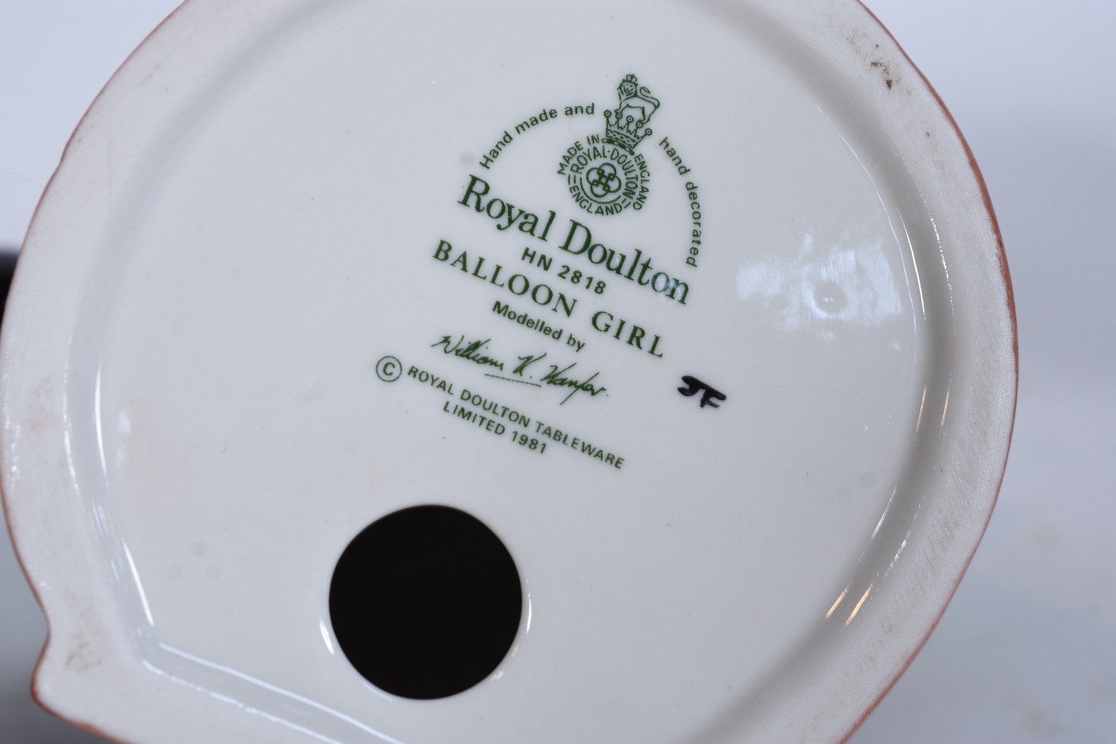 Royal Doulton (1815), Figuras com balões - foto 4 de 7