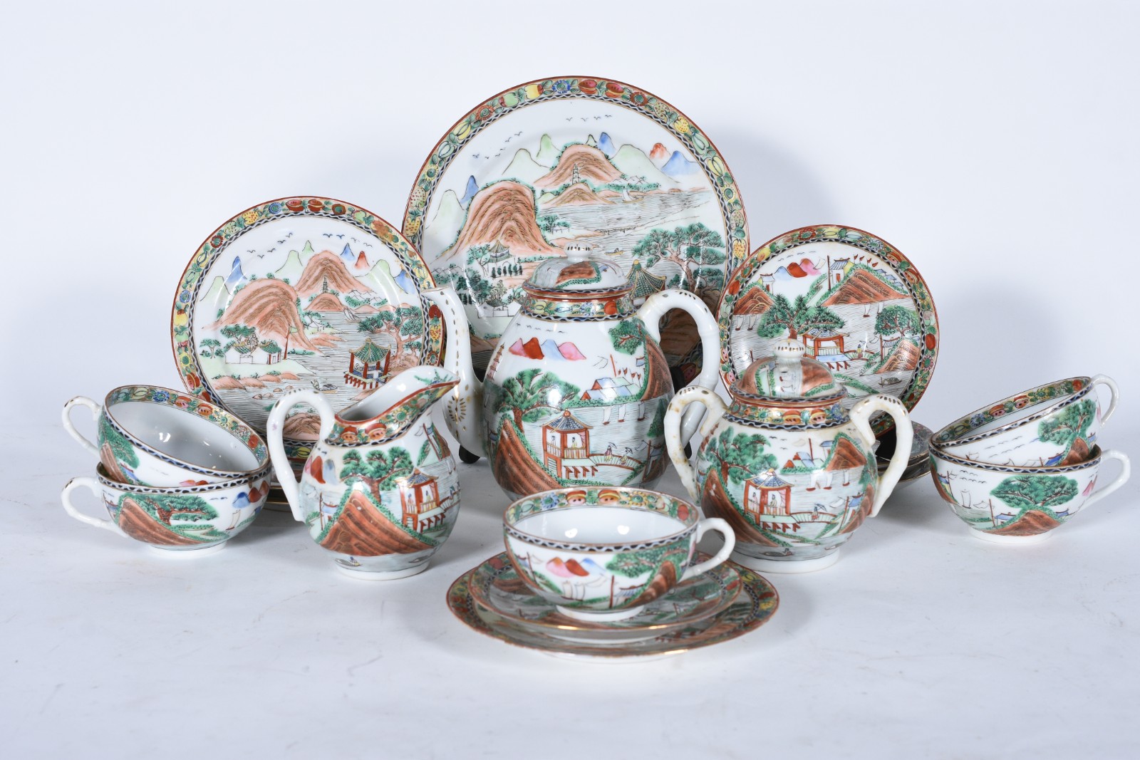 Serviço de porcelana oriental decorado com paisagem em policromia... - foto 2 de 7