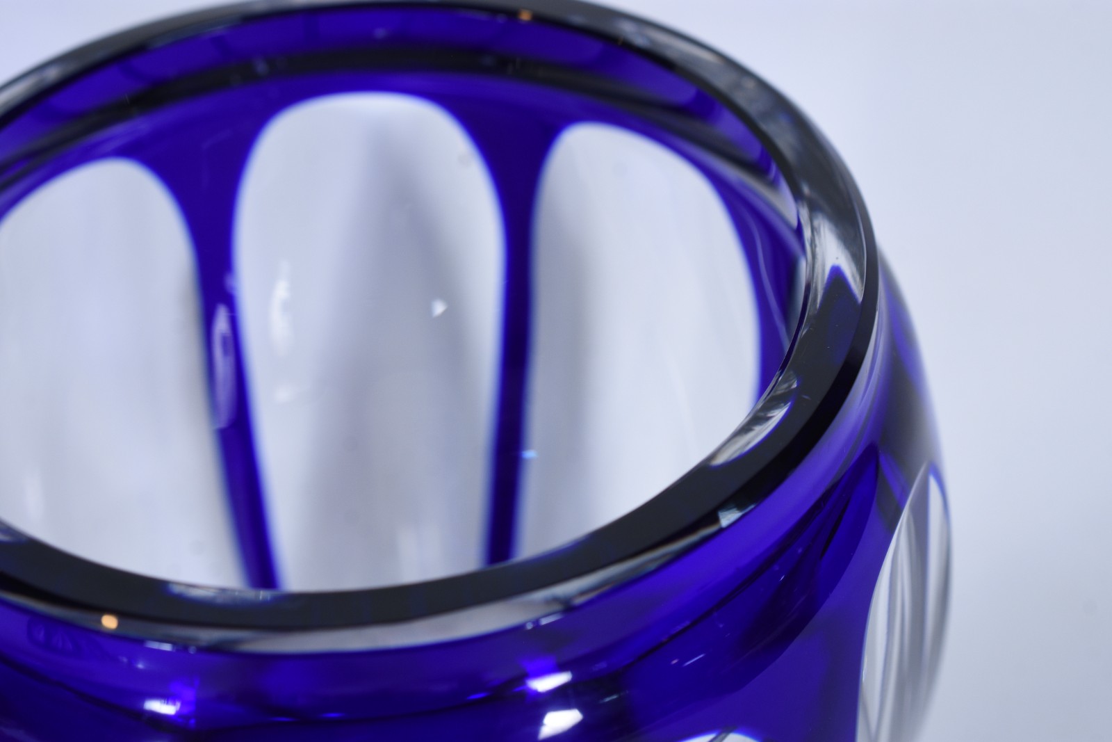 Bomboniere de cristal tcheco facetado doublé azul. - foto 6 de 7
