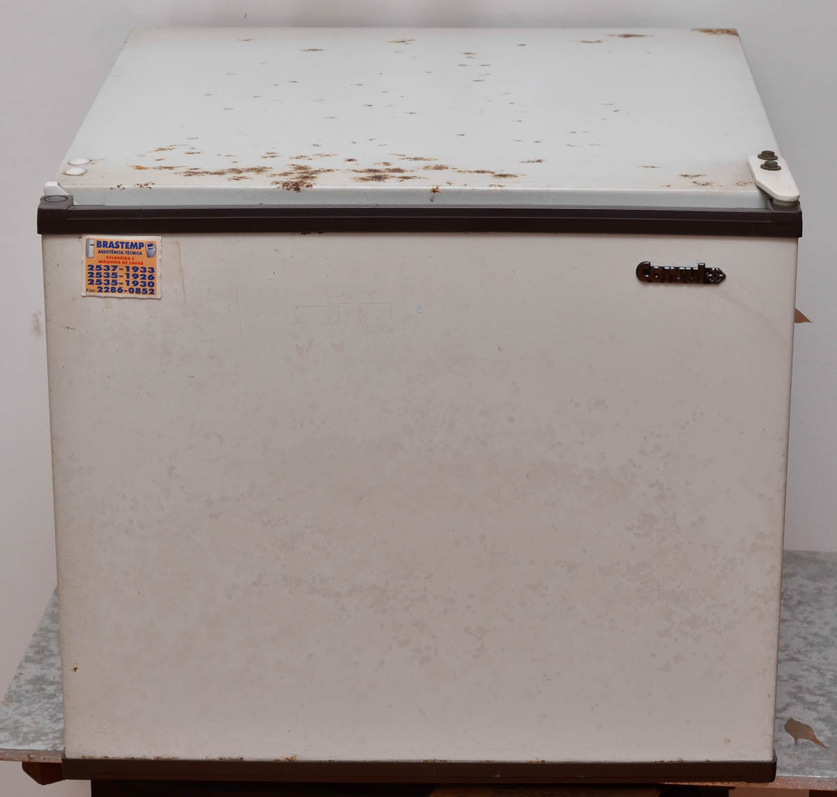 Frigobar Consul (com ferrugem)