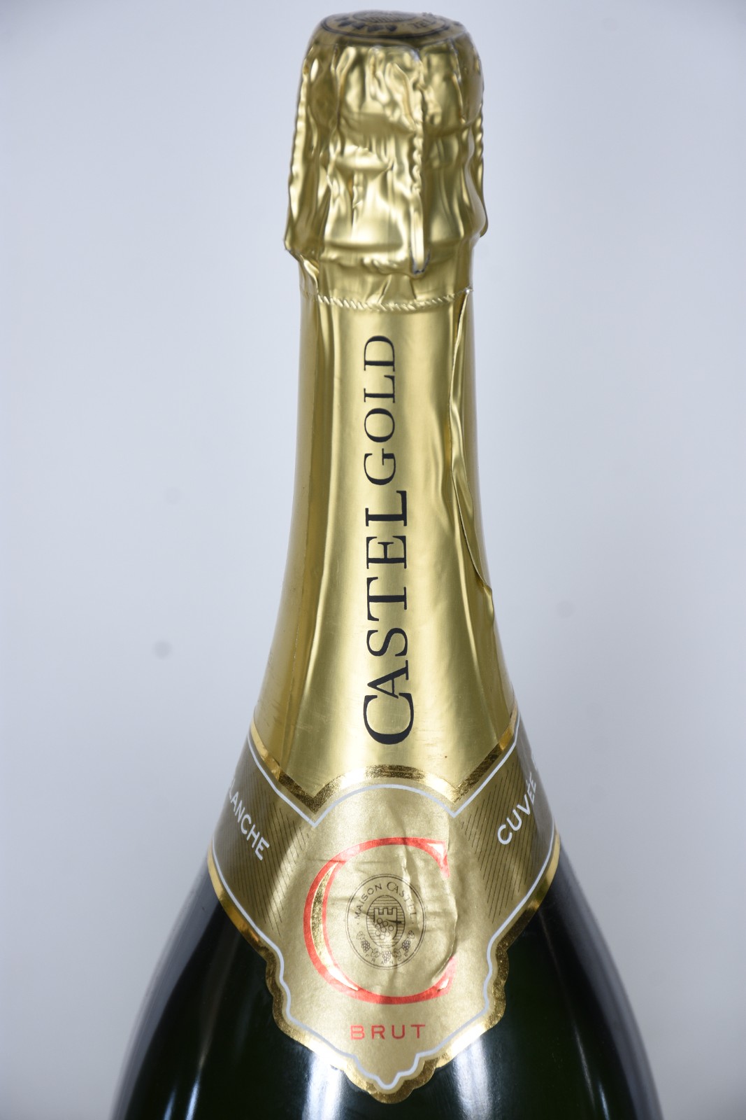 Três garrafas de espumante frances "Castel Gold", brut, cuvée... - foto 4 de 7